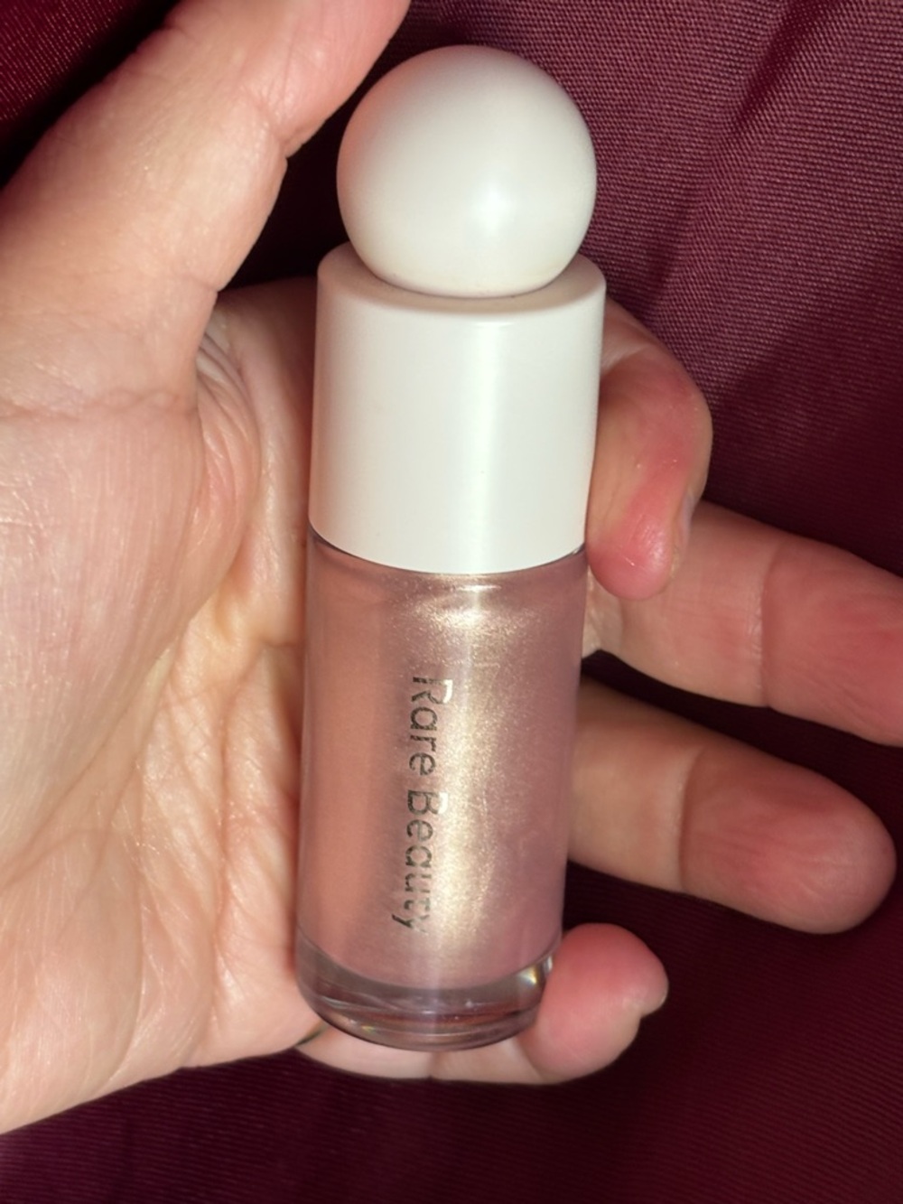 Rare Beauty Mesmerize Liquid Luminizer - Deep Plum